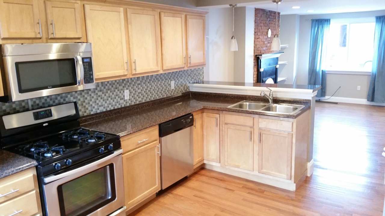 Charming 3 Bedroom Reno In South Side. Open Layout. Large Back Patio. A/C. Stainless. Designer Kitchen