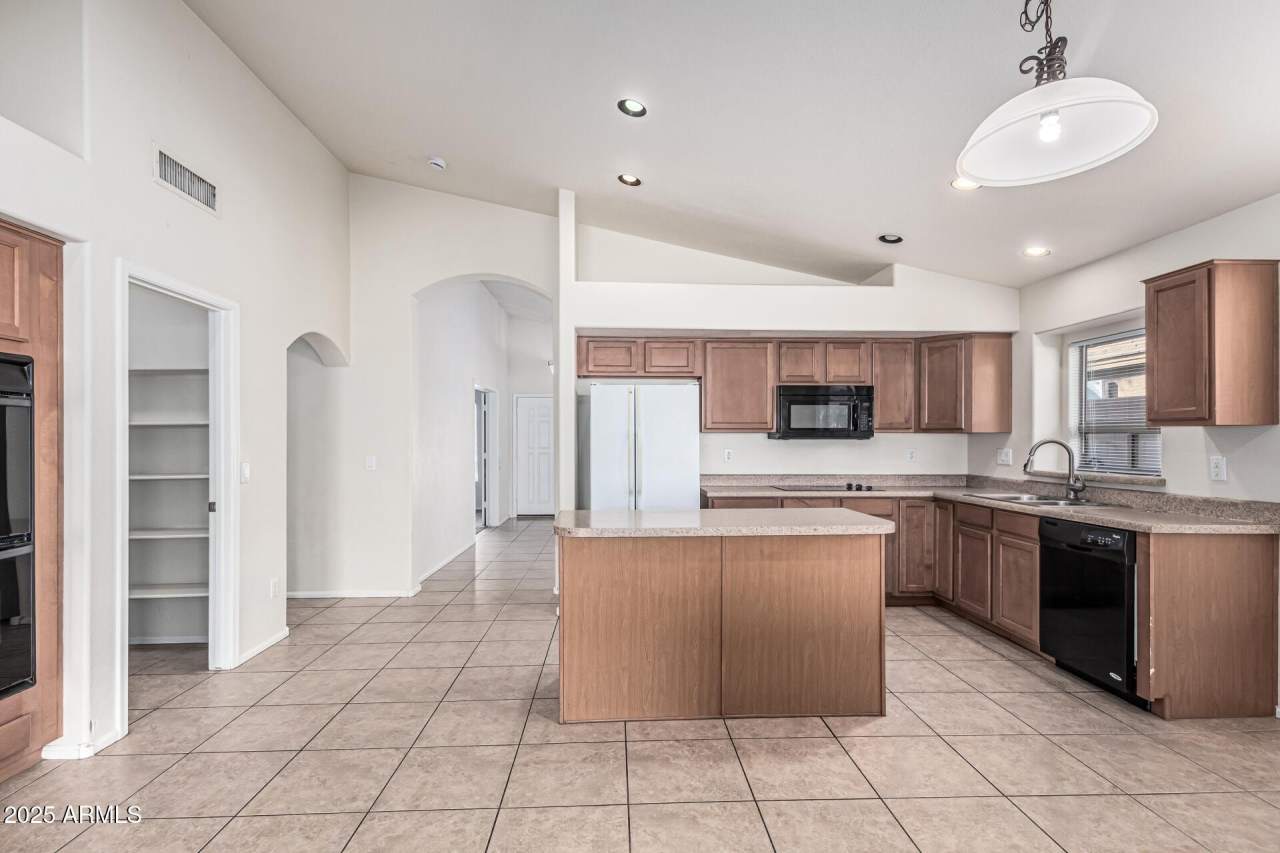 16423 W MONROE Street