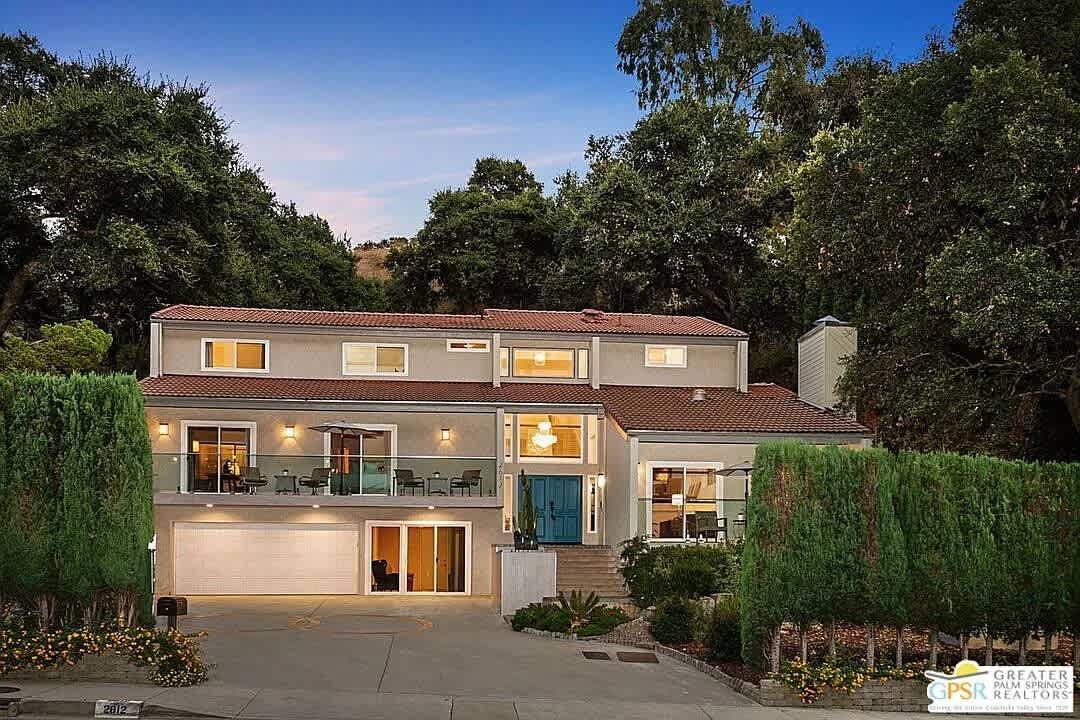 2612, E Chevy Chase Dr