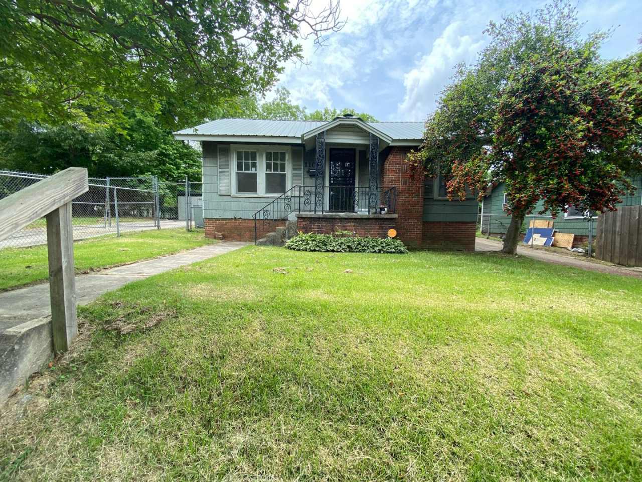 1108 Foster Avenue **MOVE IN SPECIAL**