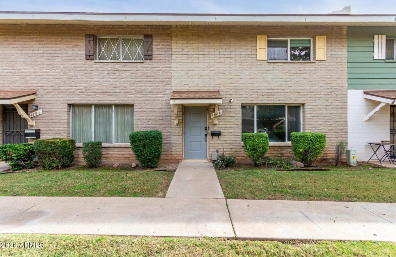 1586 W Campbell Avenue