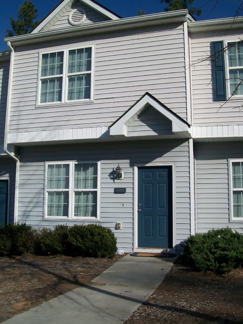 Updated 2 bedroom in fantastic location near Duke Med Center, on busline  convenient to many local amenities!