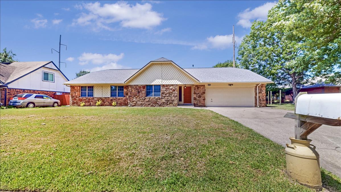 4004 South Maple Avenue