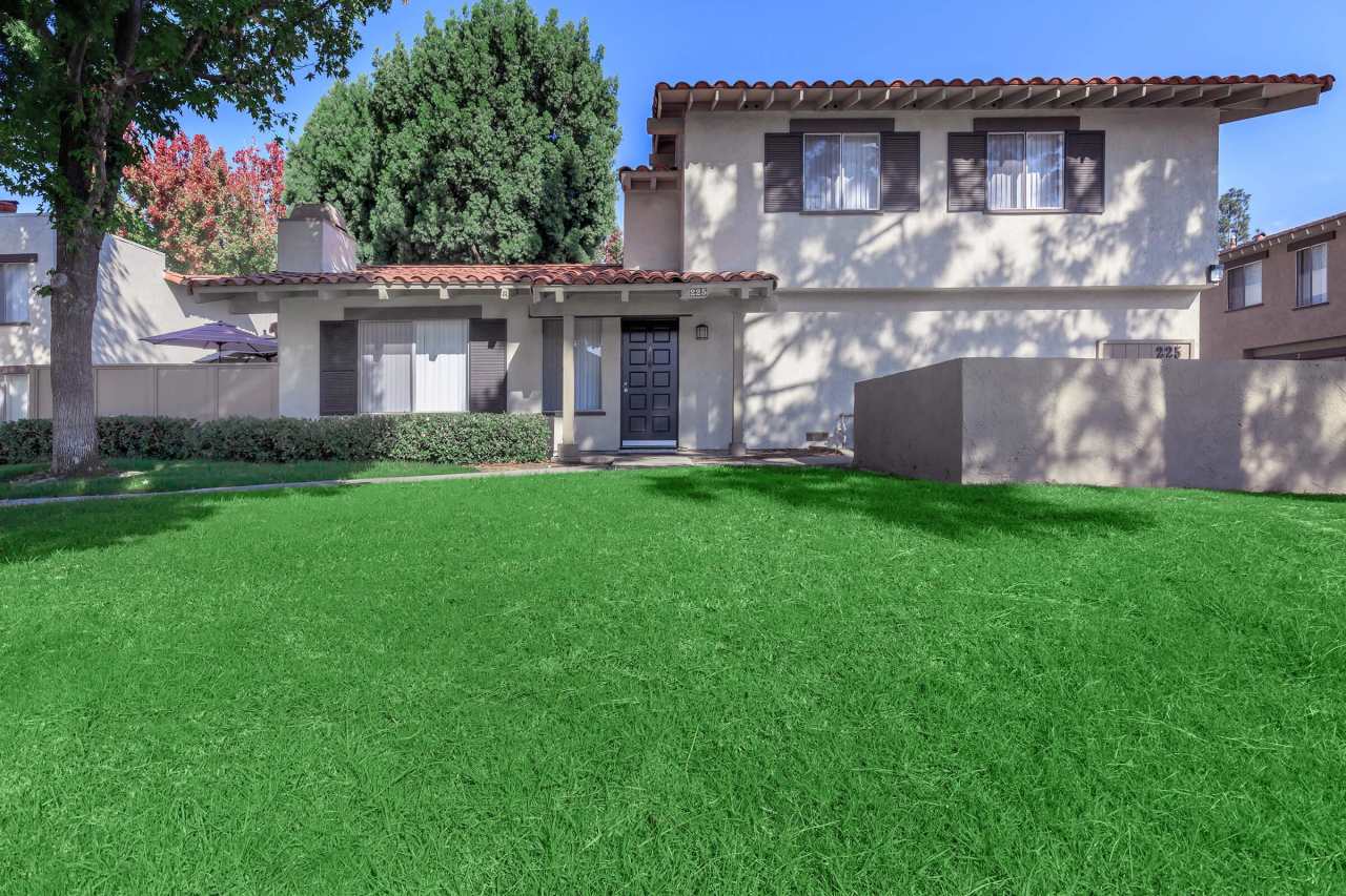 Carlyle Square Apartment Homes