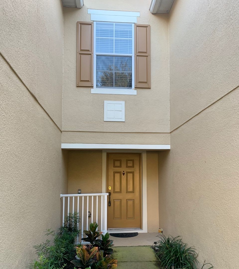Gated 3/2.5 Townhouse with Garage in Altamonte Springs!