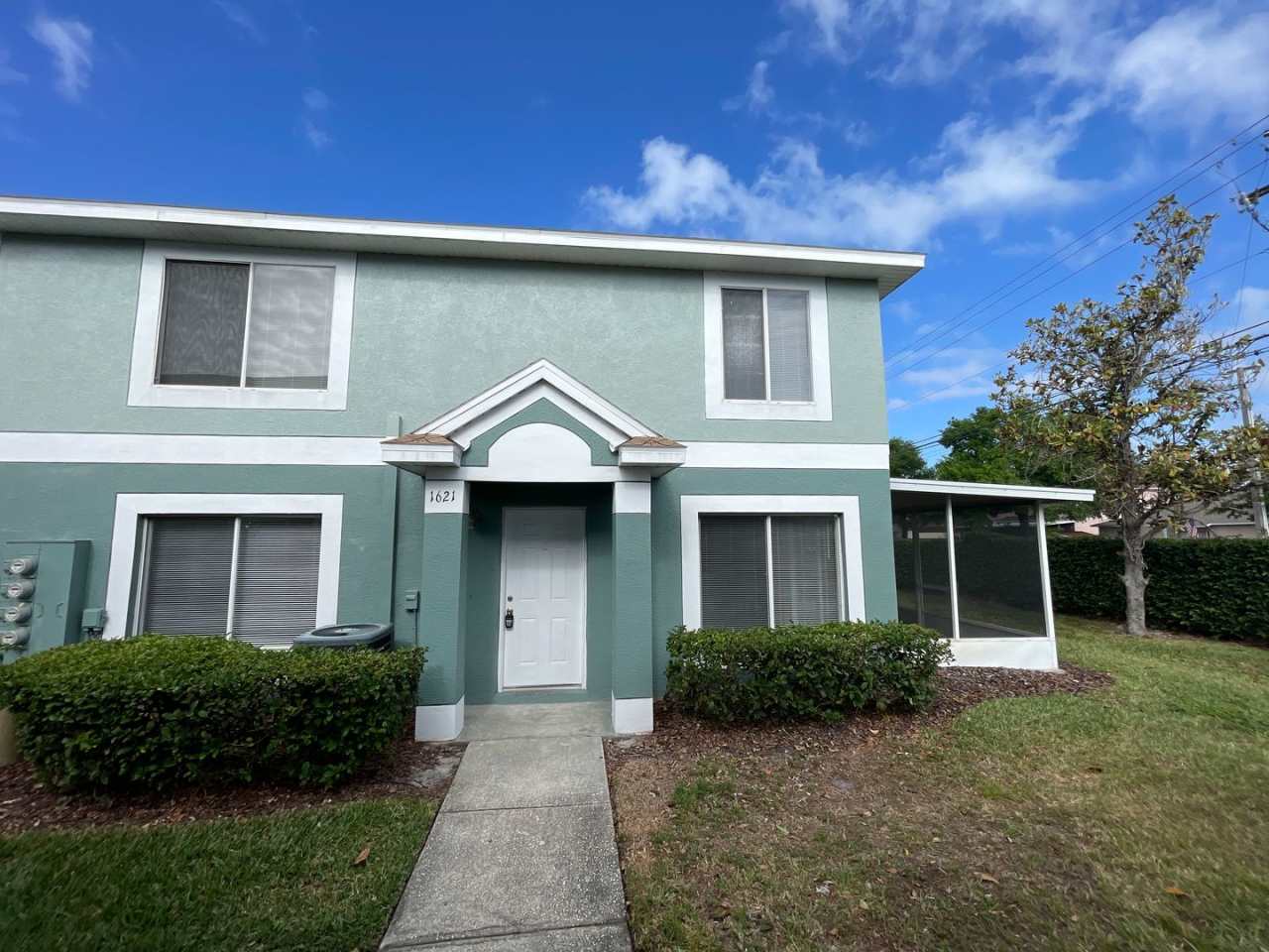 1621 Fluorshire Dr – GATED END UNIT TOWNHOME IN BRANDON