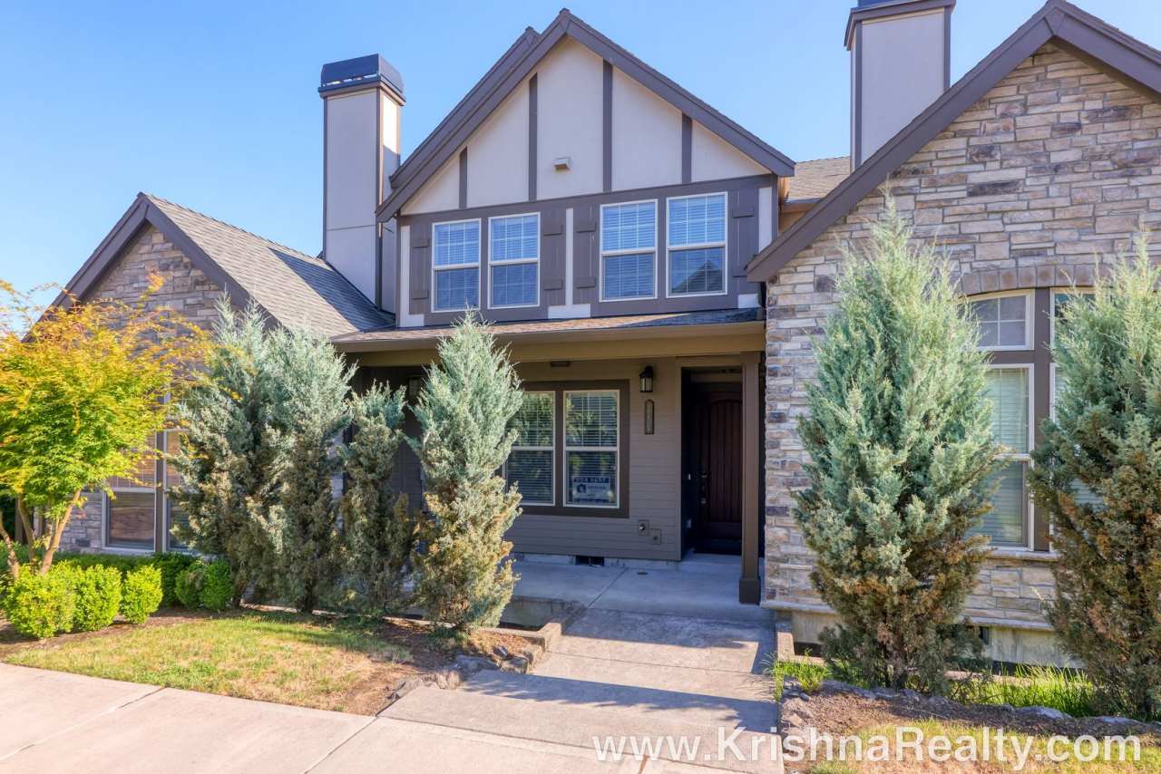 Delightful 3 BD* 2.5 Bath* Townhome Located in North Bethany! Excellent Location! A+ Schools!