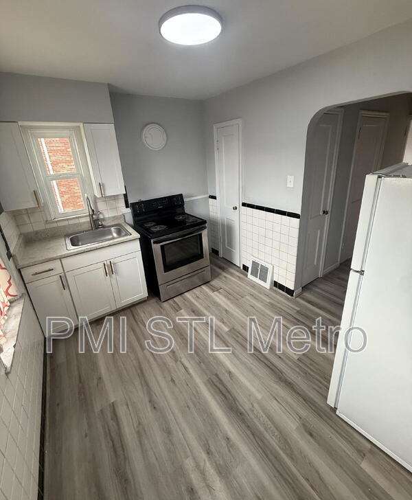 4952-4956 Oleatha Avenue