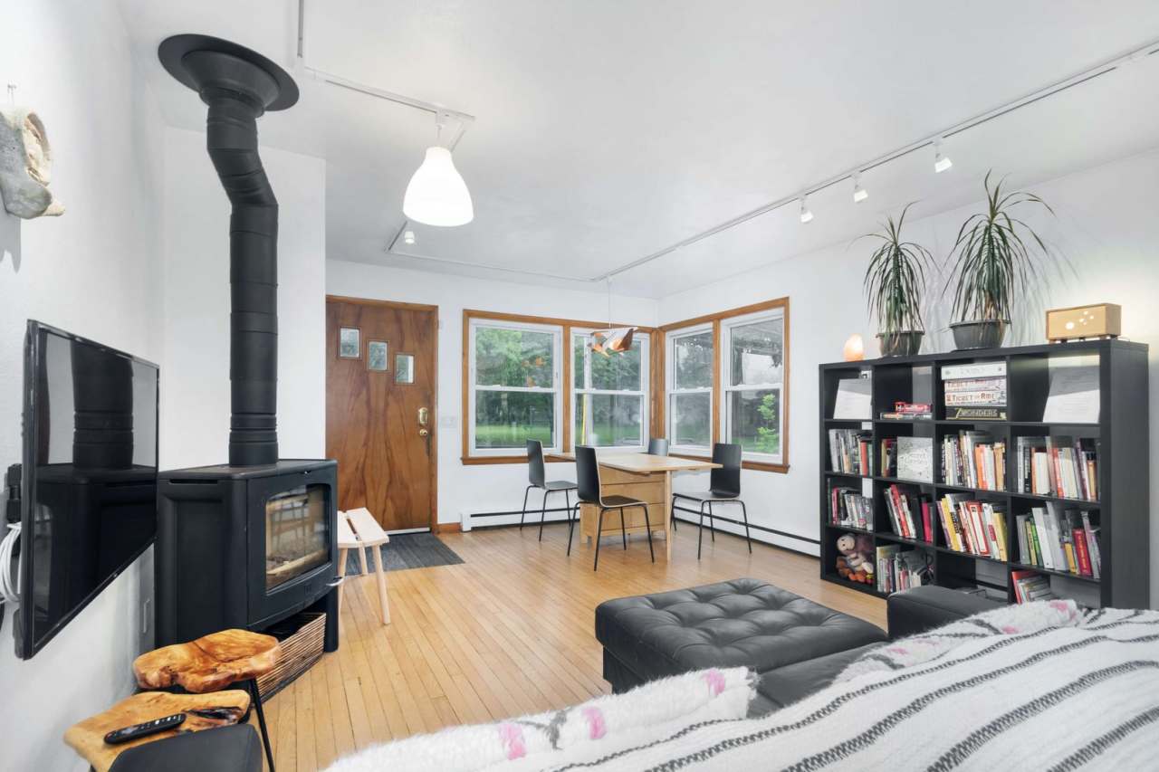 3 BR eastside single family home. Fenced in yard. Fully furnished. Flexible leases.