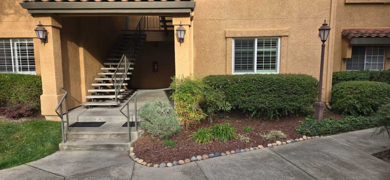 Spacious 1 bedroom condo in gated community!