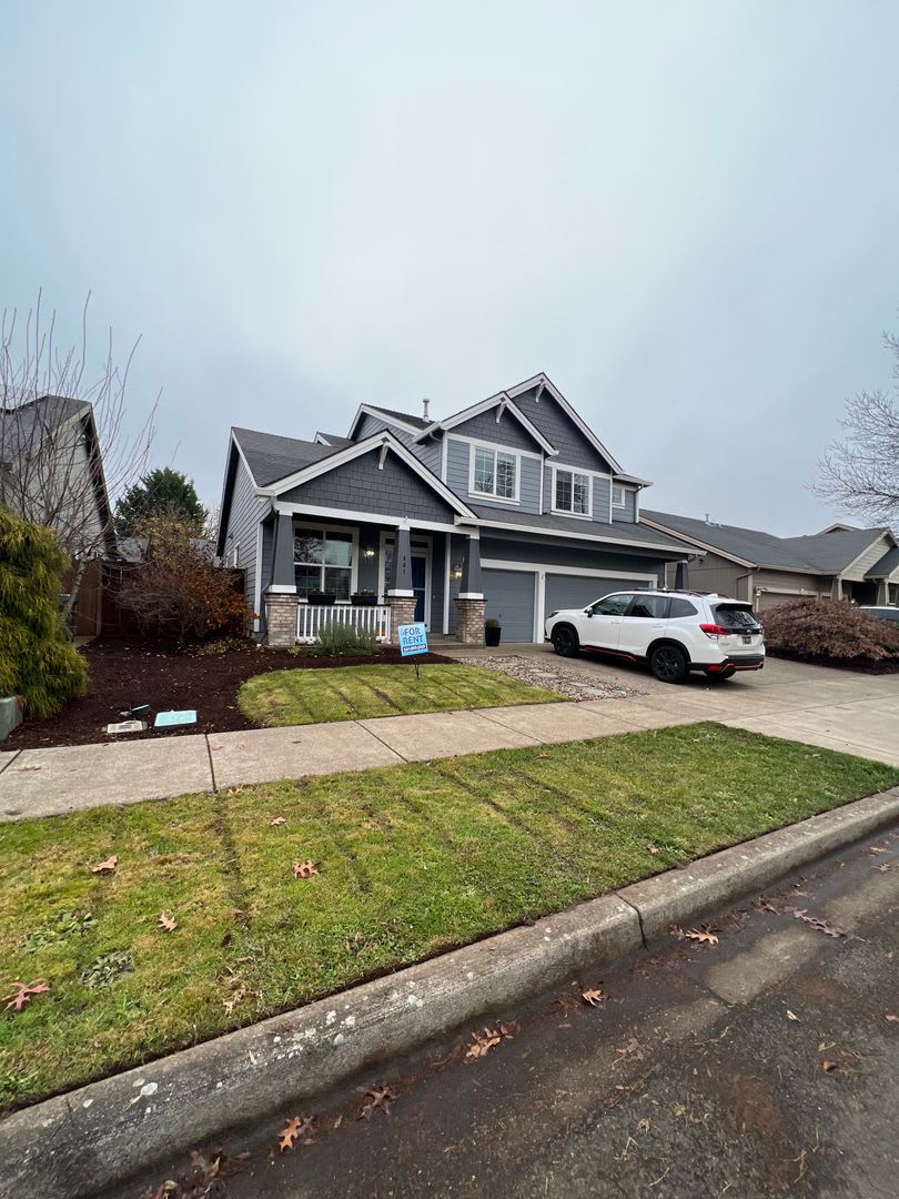 3-Bedroom 3-Bathroom house across from Candlelight Park