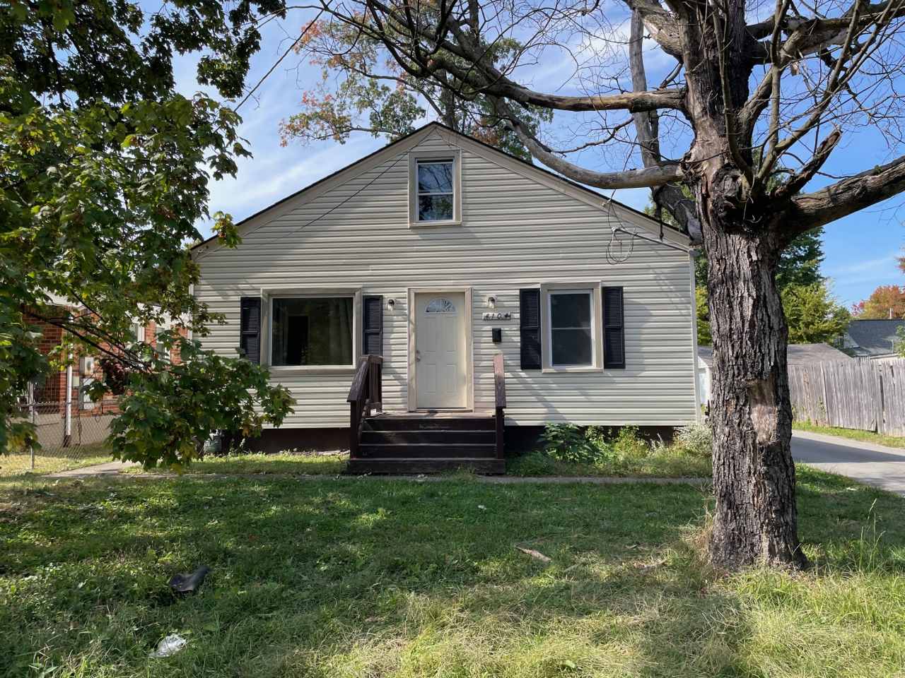 4104 La Salle Avenue