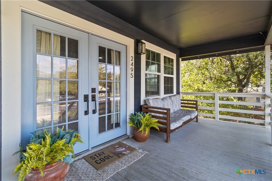 2495 Lakeshore Drive