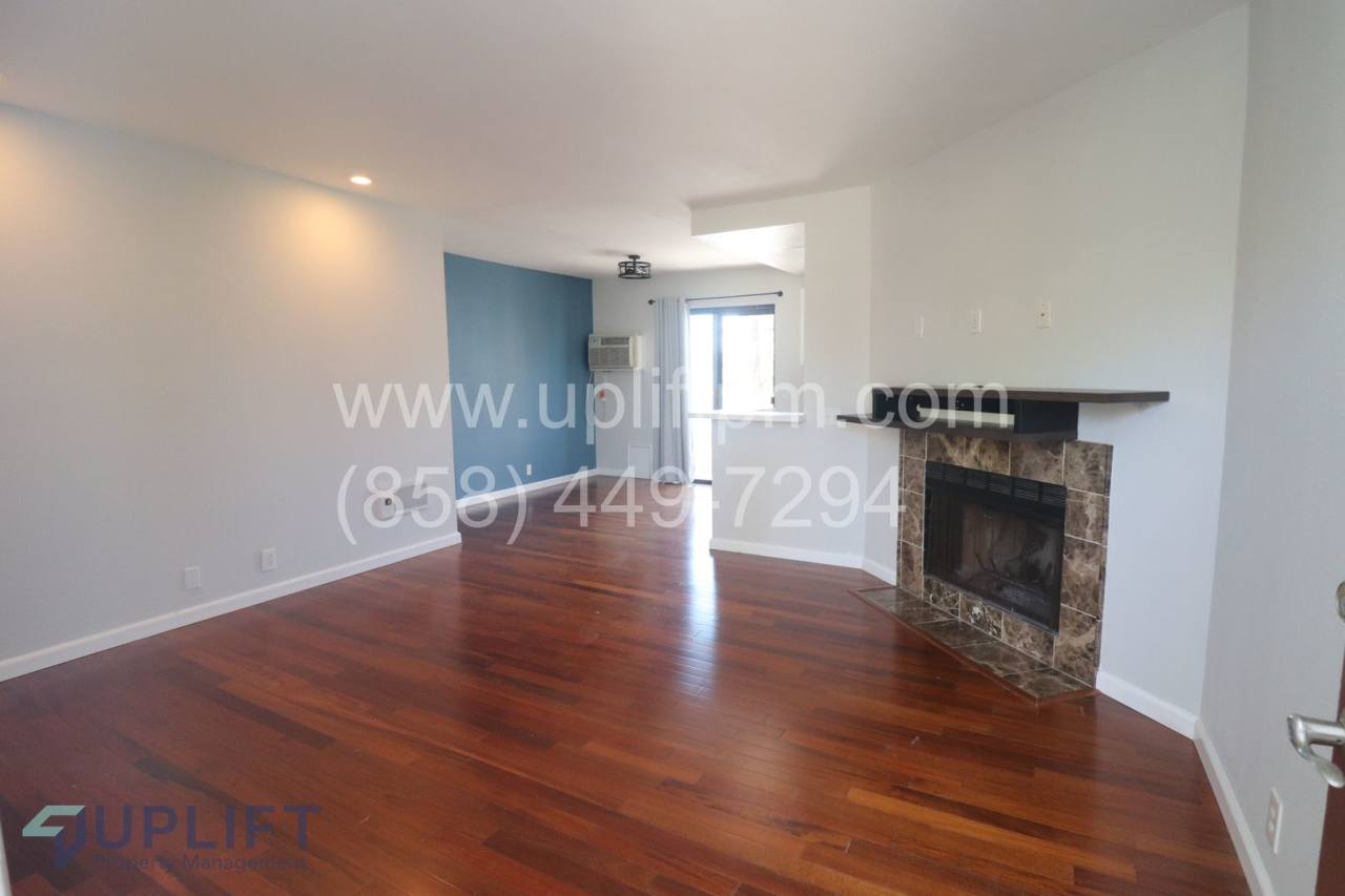 2BR/2BA HOME w/ FIREPLACE, BALCONY, A/C, PARKING