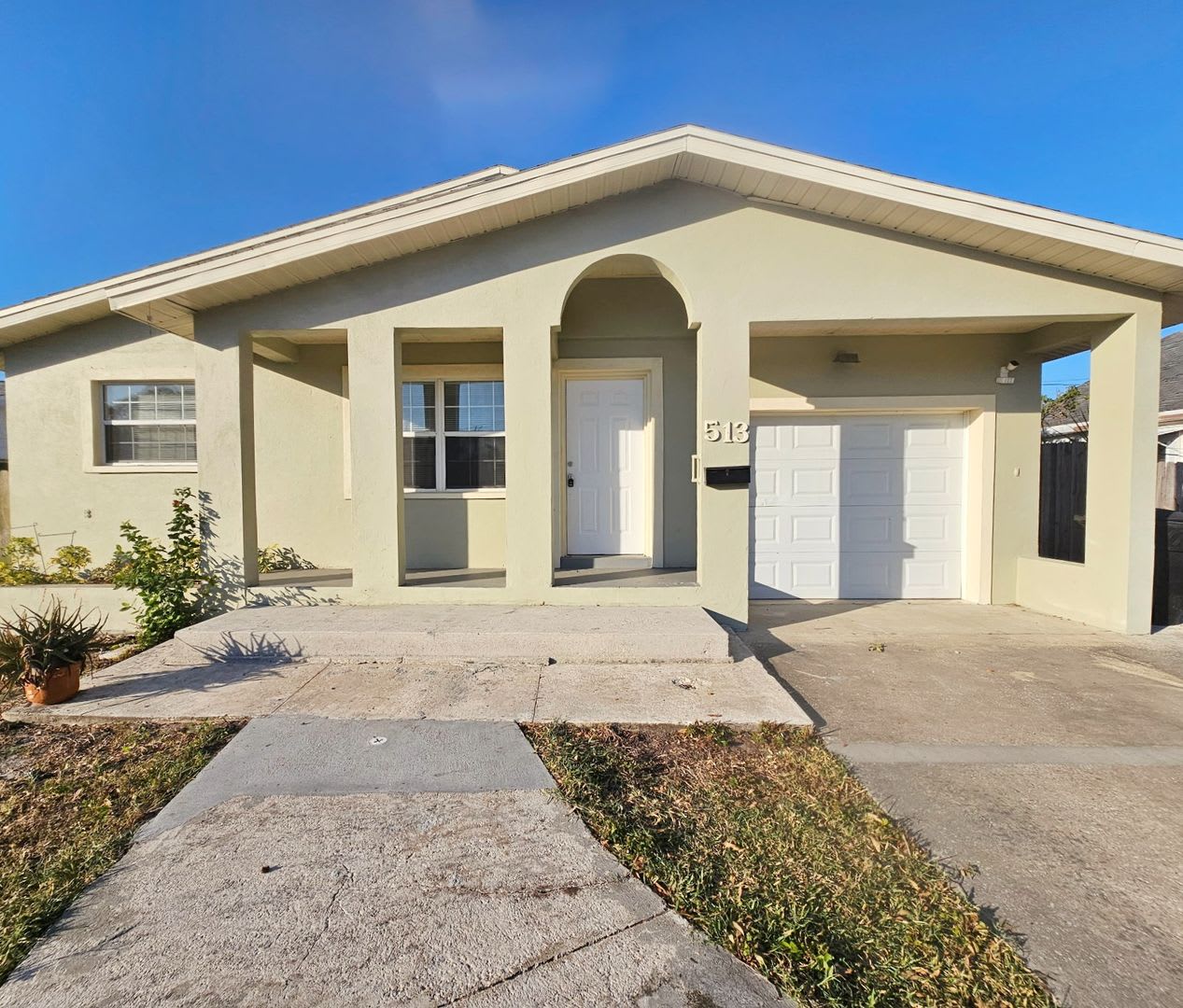 3 Bedroom 2 Bath 1 Car Garage Home in St. Pete!!