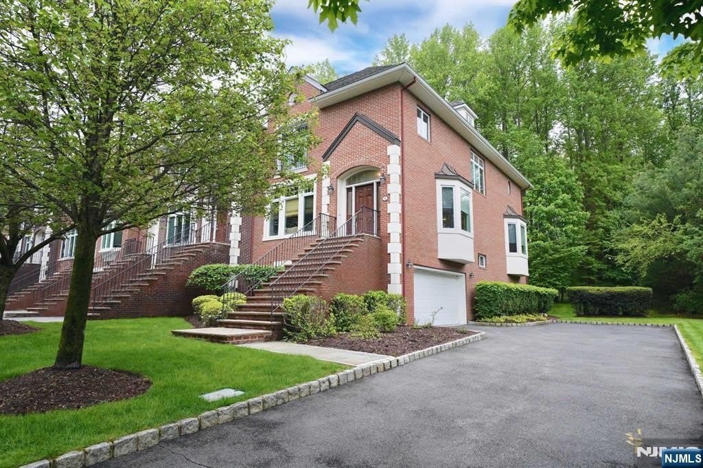 1 Candlewood Drive 1