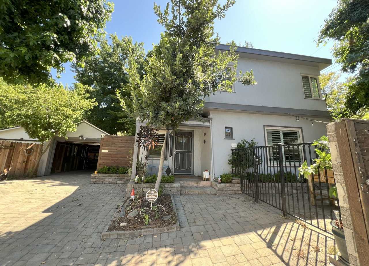 Charming Two-Story Single-Family Home in Land Park, Sacramento