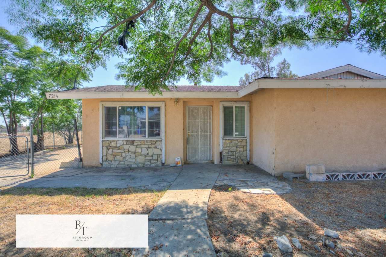 Spacious 4-Bedroom Home on Nearly 1 Acre – Fontana Unified School District