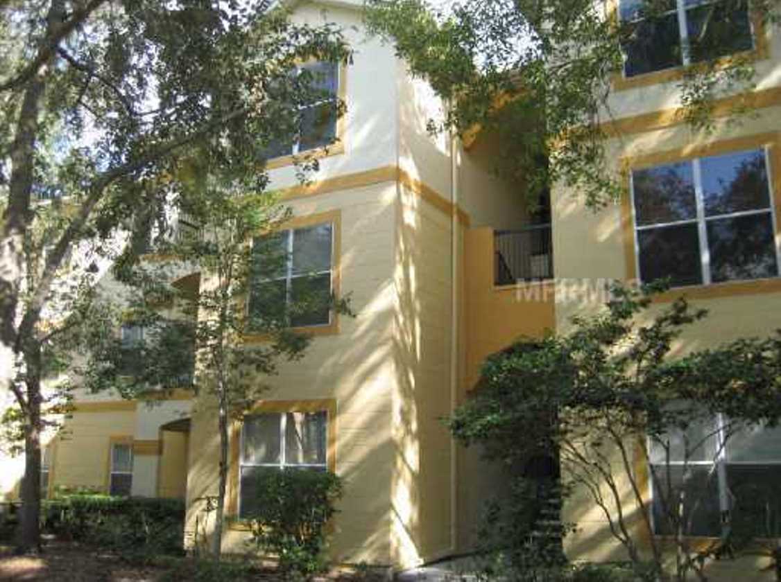 1 bed/1 bath with Den in CARROLLWOOD AREA: 3rd floor unit at The Pinnacle AVAILABLE NOW!
