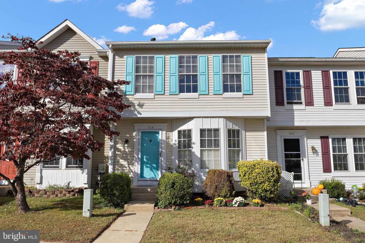 104 W SHETLAND Court