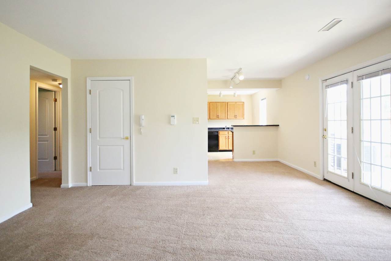 Pet-Friendly Villas at Southern Ridge Apartment