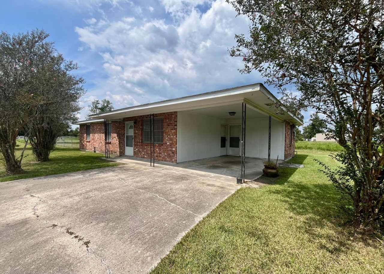St. Amant 3br/2ba house for