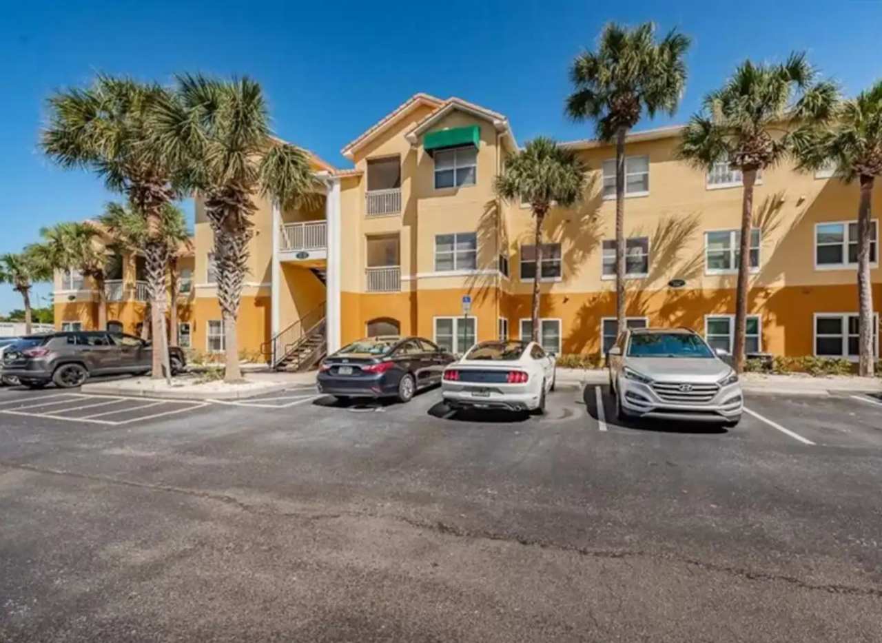 Stunning 1-Bedroom Condo in Seminole – Just 5 Minutes from the Beach!