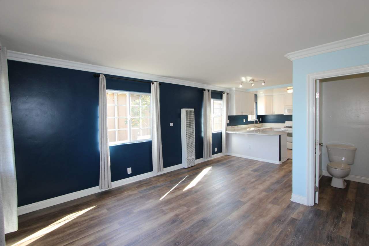 Beautiful 2 bedroom 1.5 bathroom available for rent now