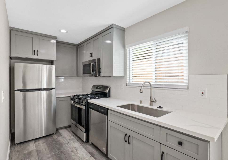 Hamilton Courtyard Apartments