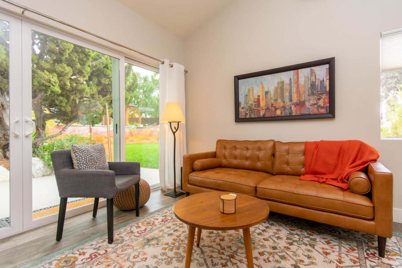 Beautiful Fully Furnished 1 Bd Rental!