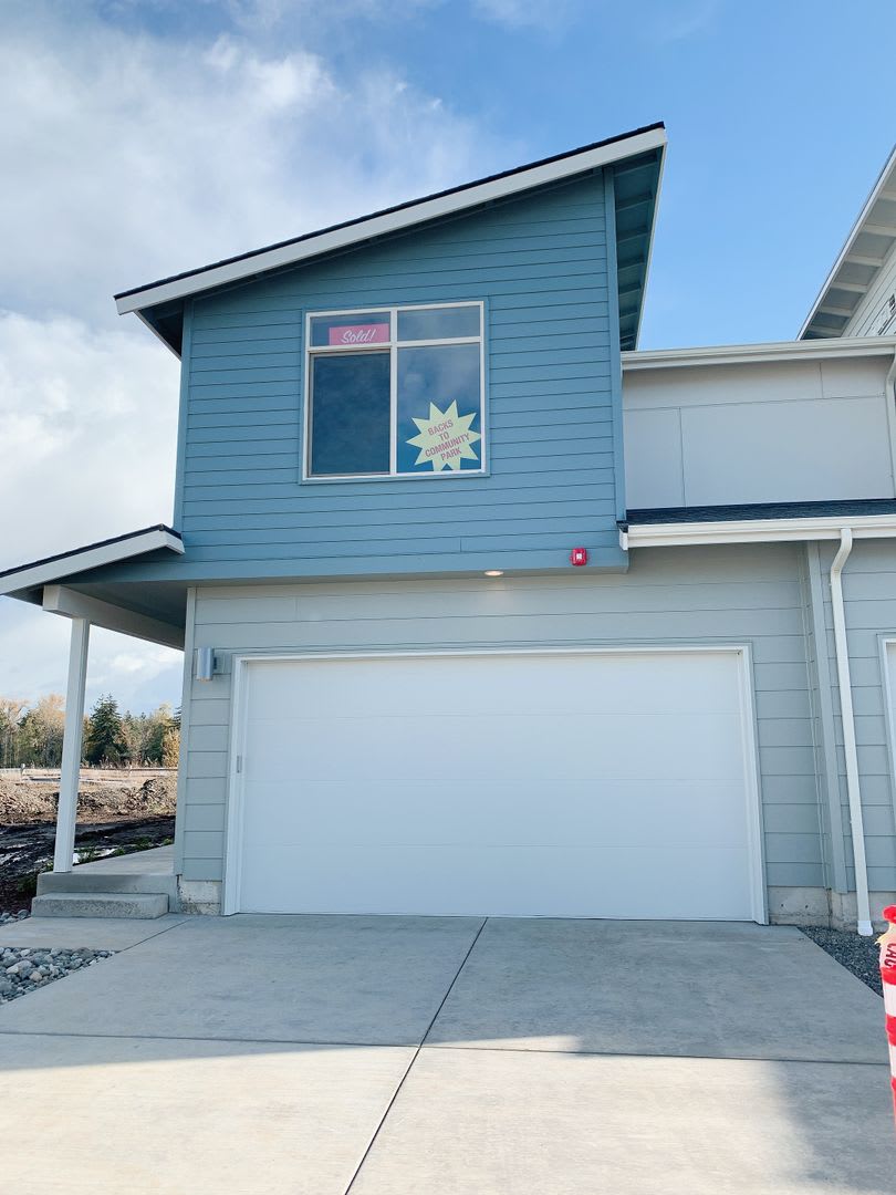 Lease Takeover Available 12/9/25! Sunny 3 bdrm, 2.5 bath in Cordata Neighborhood