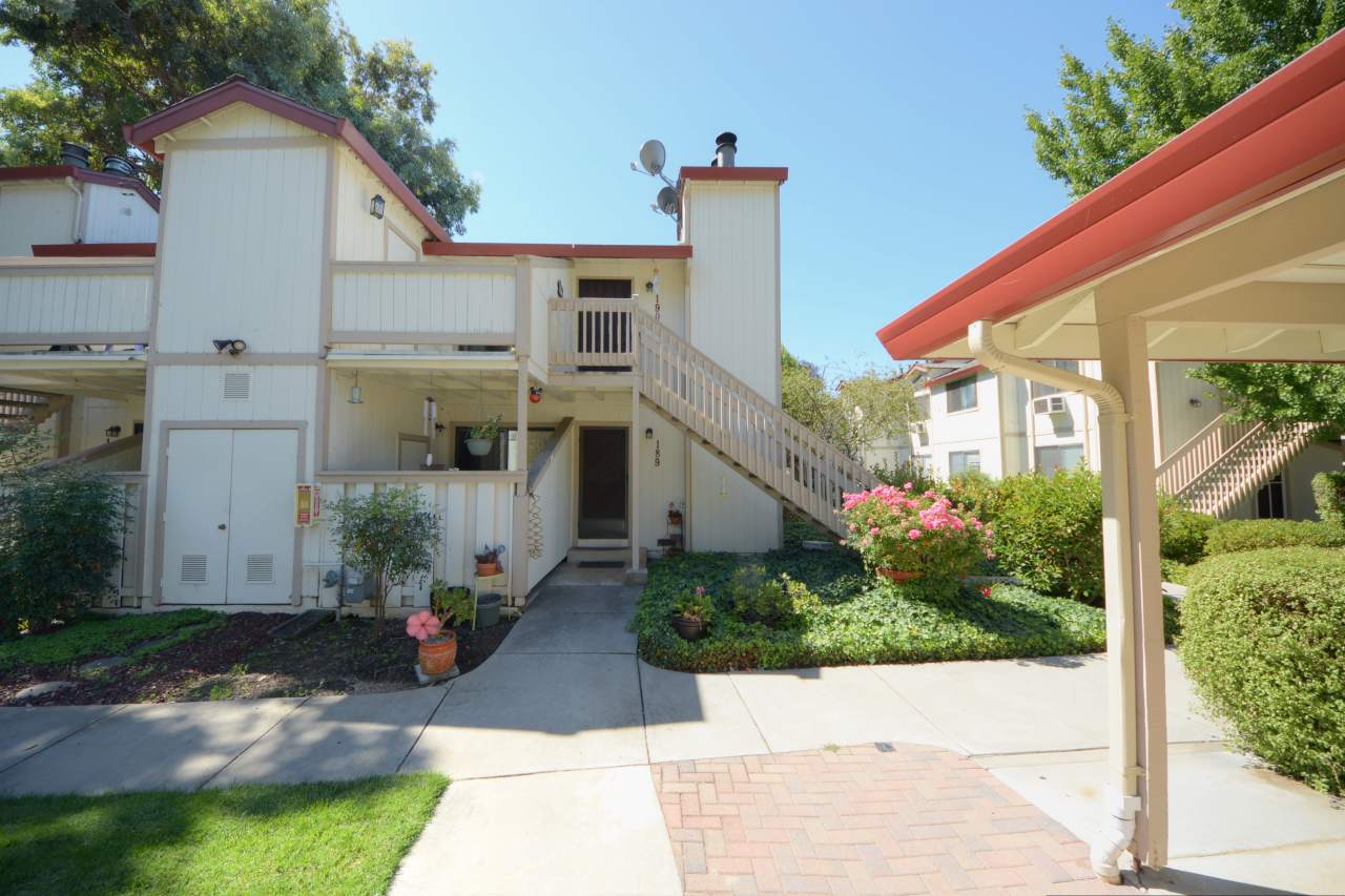 190 Sunwood Meadows Pl