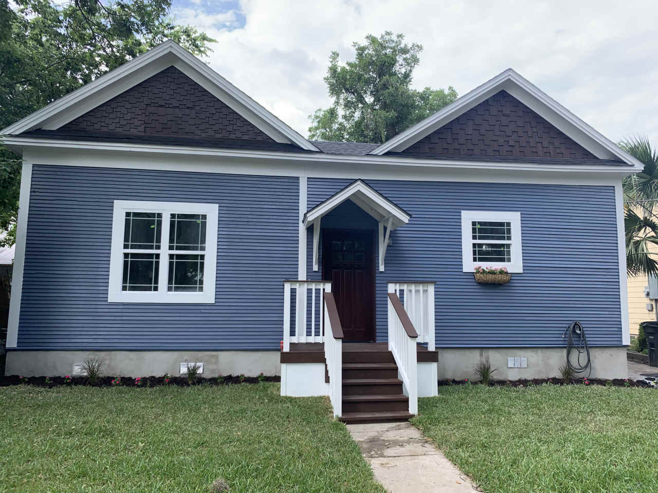 239 East Woodlawn Avenue
