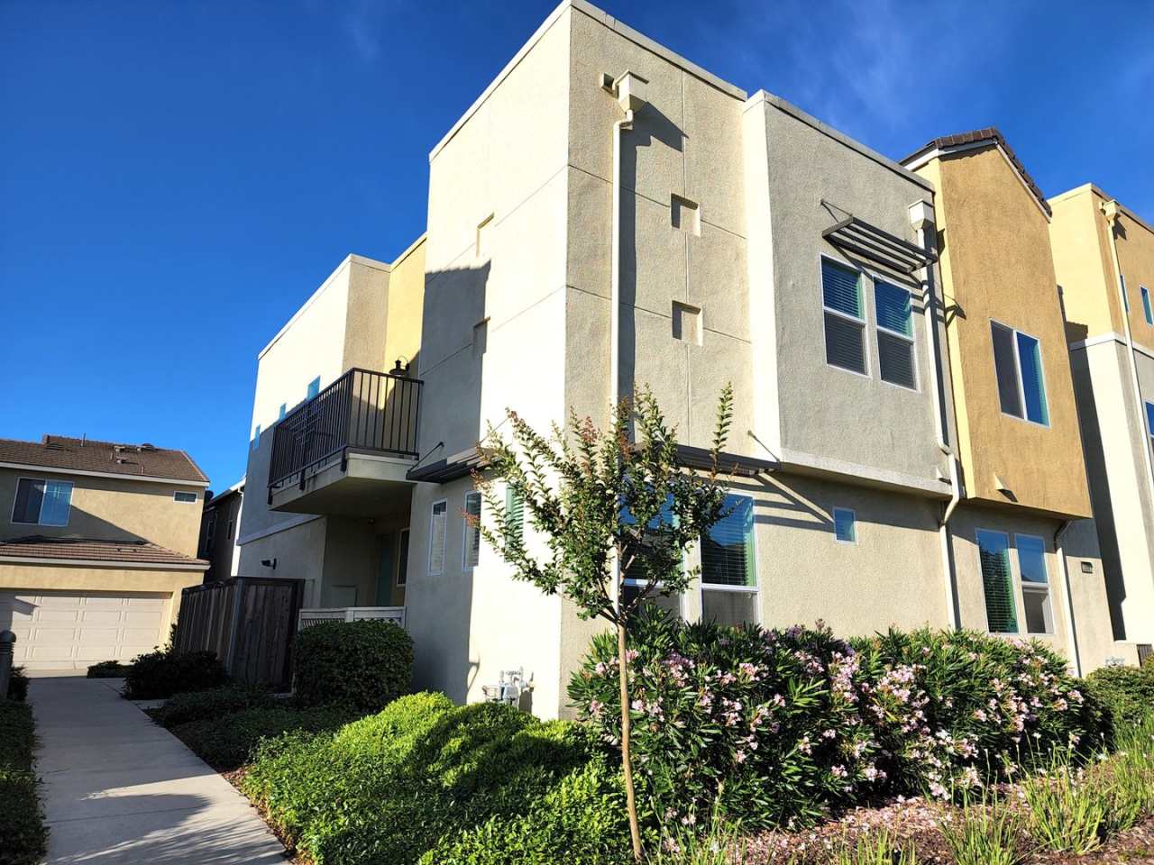 Beautiful 3bd/3ba North Natomas Home with 2 Car Garage