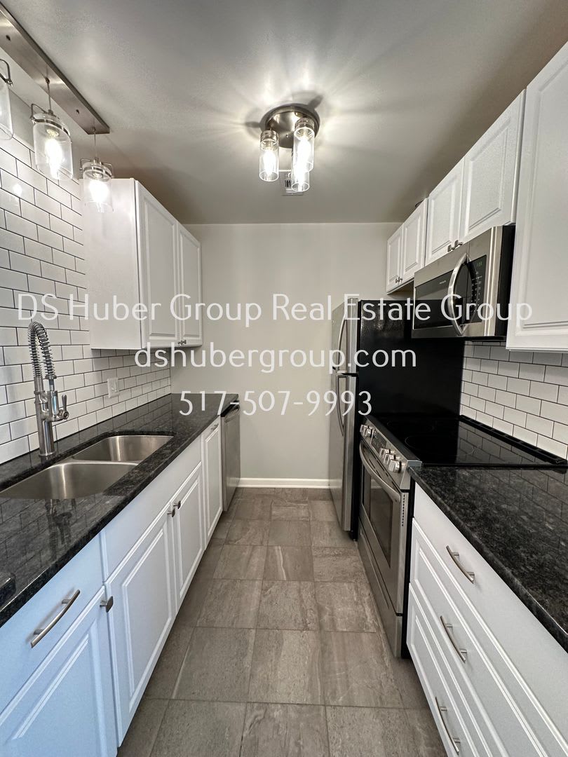 5400 Maple Ridge Rd Apt 11 Haslett, MI 48840