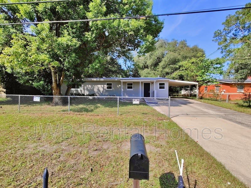 2338 Looking Glass Ln