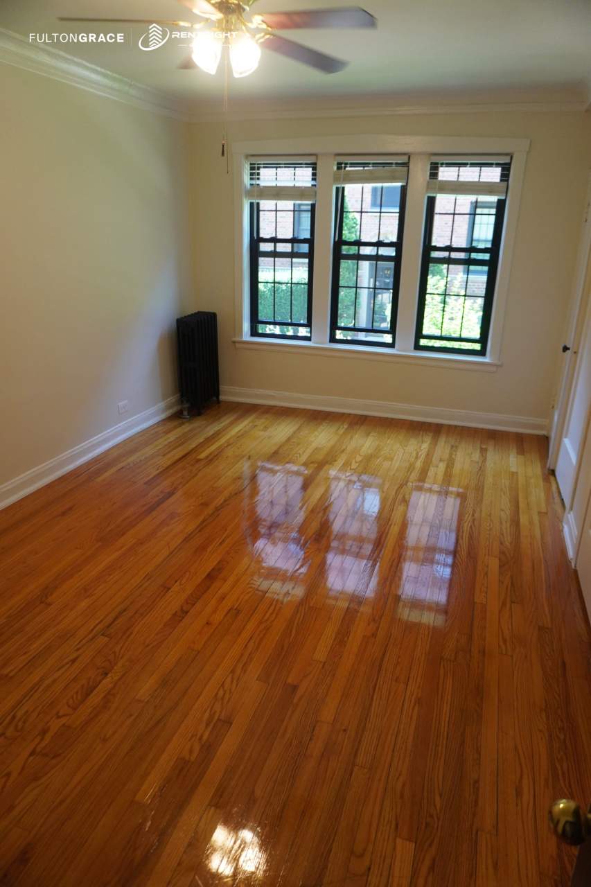 5018 North Lincoln Avenue