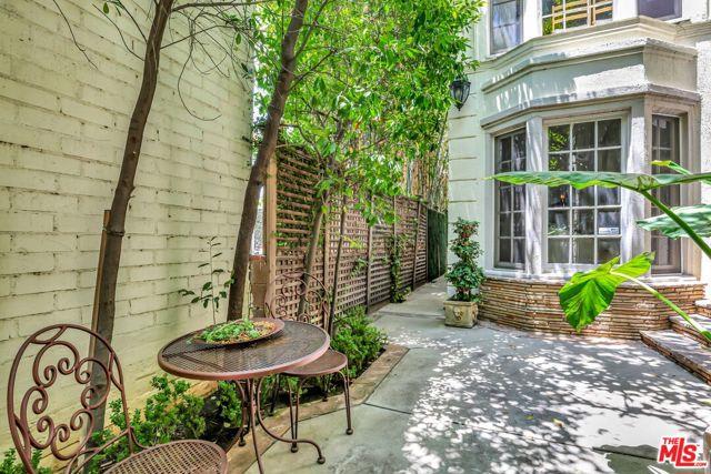 361 1/2 South Doheny Drive