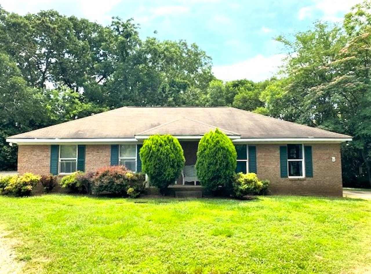 Downtown Cornelius! Minutes from Lake Norman! 2 Bedroom, DUPLEX!