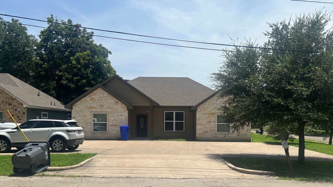 Spacious 4/4 House Near Baylor Campus with Yard - SPRING SEMESTER AVAILABILITY!