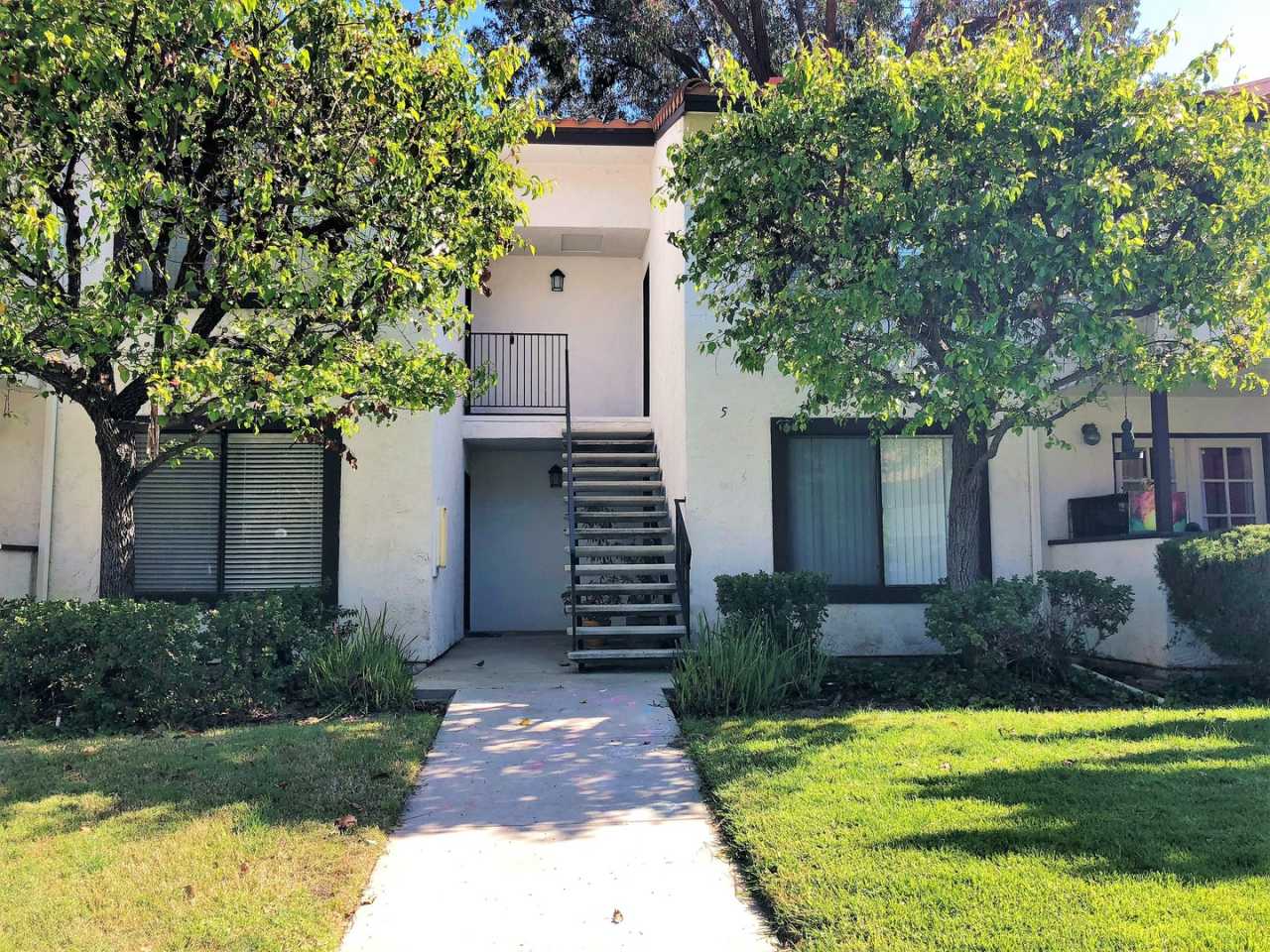 *** Move in Special*** Beautiful Condo in quiet community in Collwood Meadows