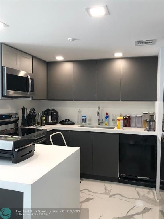 4401 Crystal Lake Dr