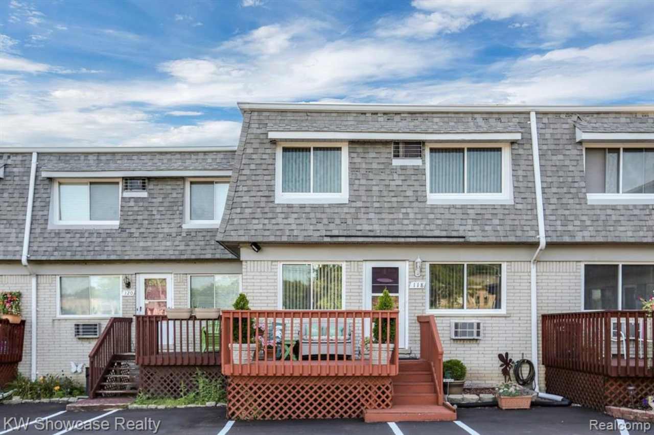 2 Bed townhouse with Gas and water included!