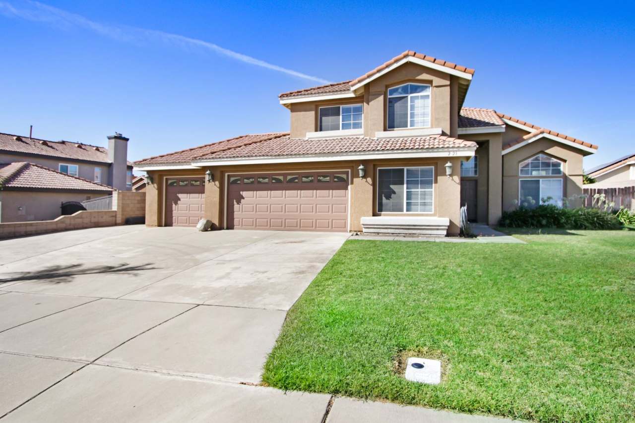 Available now! Two-story stunner for lease in Rialto!