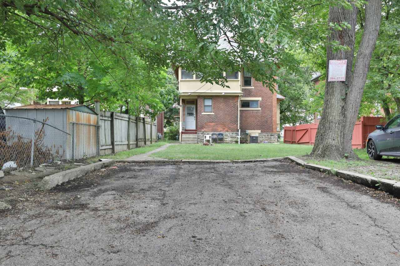 Great CENTRAL Location 5 Bedroom House - Virtual Showings Available