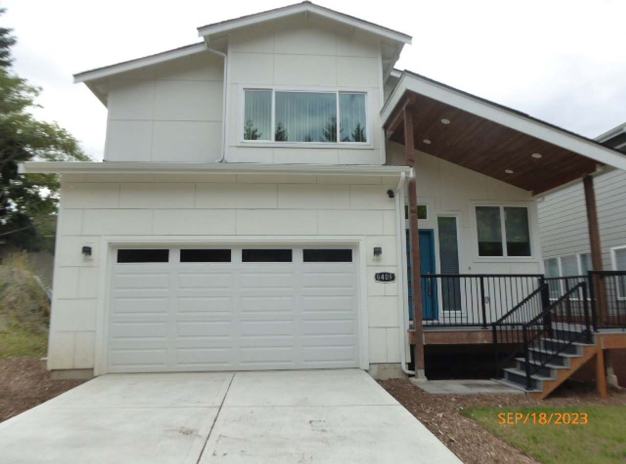 Newly Built 6 Bed 5.5 Bath Home in Kirkland