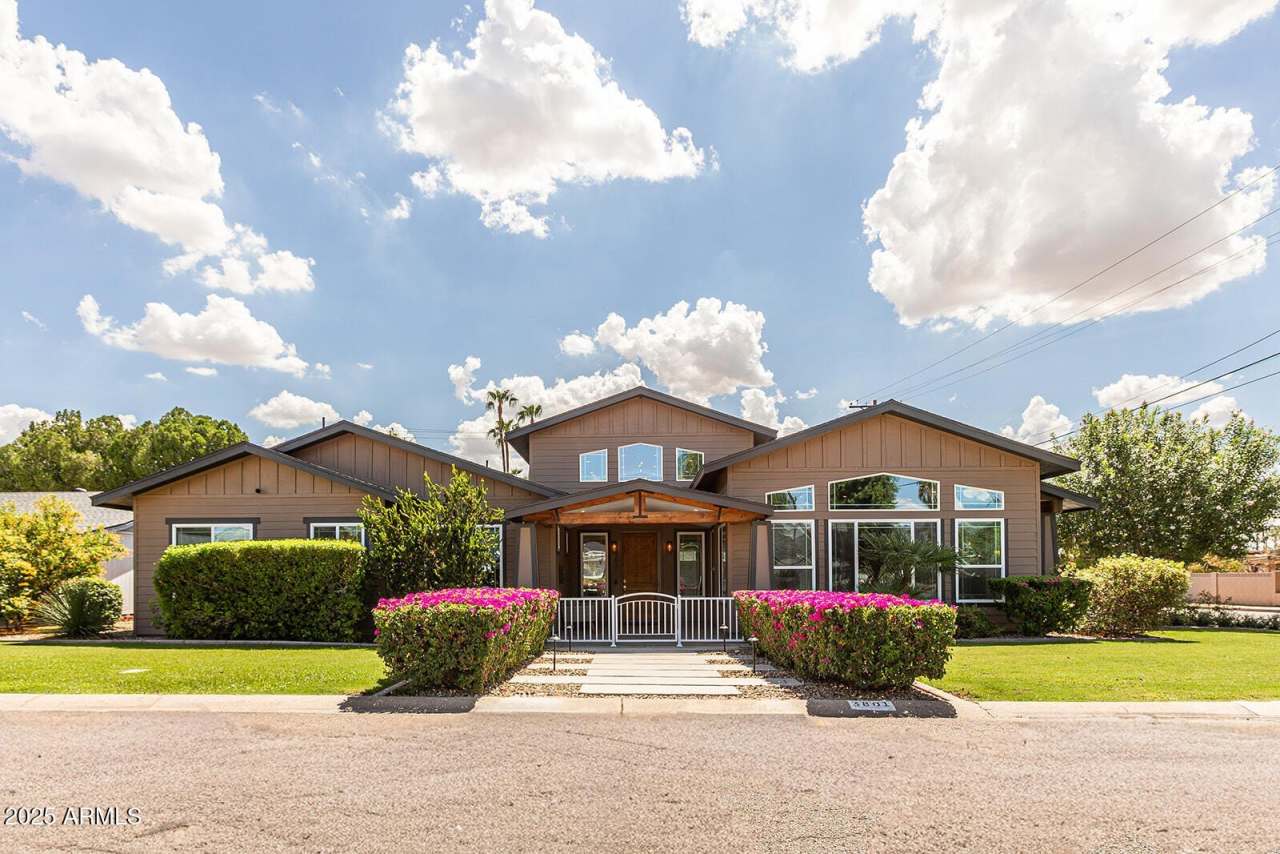 3801 E GLENROSA Avenue