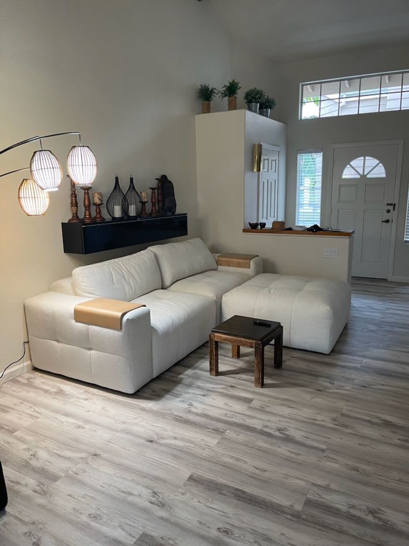 Beautiful La Jolla Condo – Fully Furnished – $350 Off 1st Month!