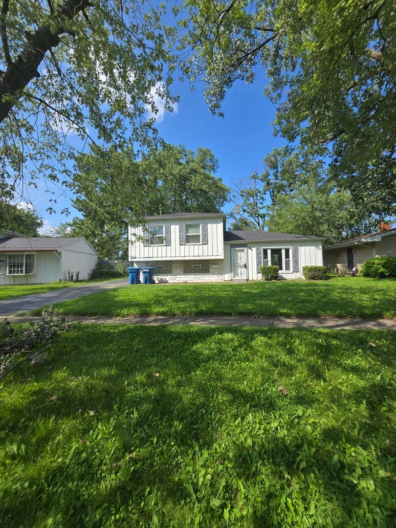 1847 Reichert Ave Sauk Village, IL 60411