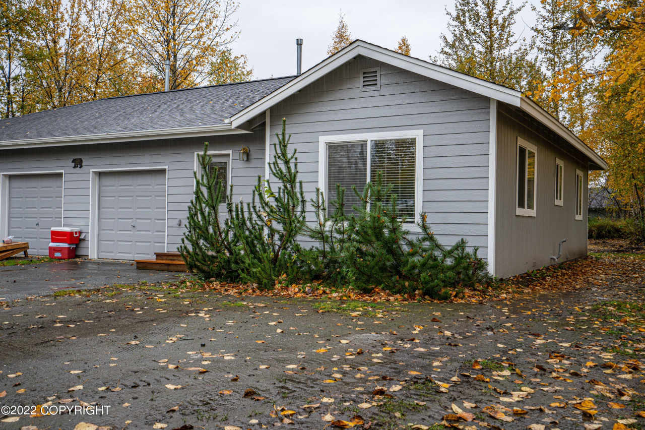 1290 N Hoka Hay Circle